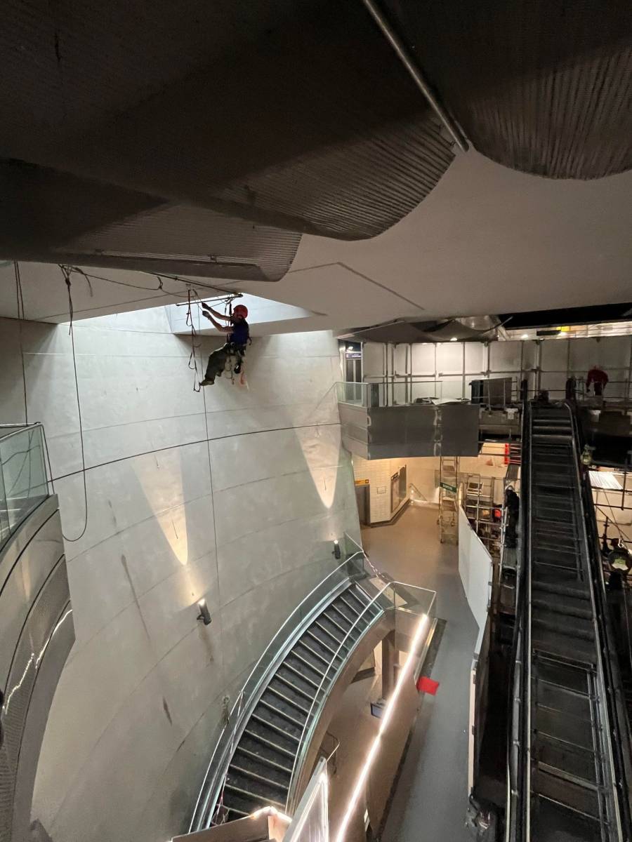 Entretien et maintenance des bâtiments industriels avec cordistes certifiés et tarif compétitif à Pamiers en Ariège 09